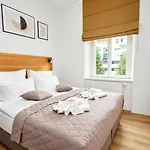 44 Apart-hotel
