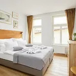 44 Aparthotel 4*
